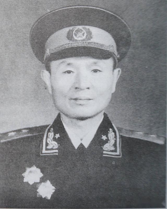 参谋与参谋长，职责与角色的差异解析，参谋与参谋长职责与角色差异解析详解