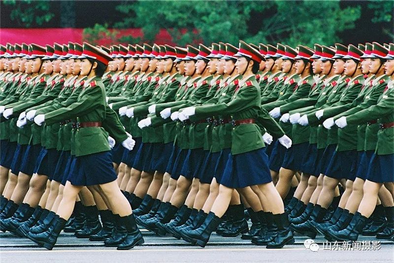 回望历史，见证女兵风采——1999年女兵方队图片纪实，见证历史风采，女兵方队图片纪实回顾（1999年）