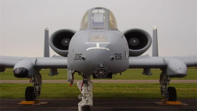 A-10攻击机的对空能力分析，A-10攻击机的对空作战能力解析