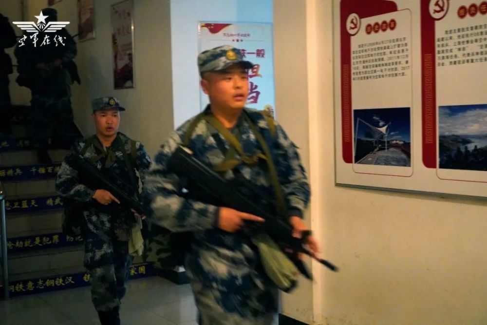 新兵三个月后是否轻松？深度解读军队新兵训练的真相与挑战，新兵训练真相揭秘，三个月后的挑战与适应军队生活的深度解读之路是否轻松？