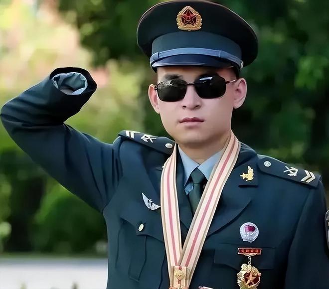 杜富国发生了什么，英雄背后的故事，杜富国，英雄背后的故事揭秘