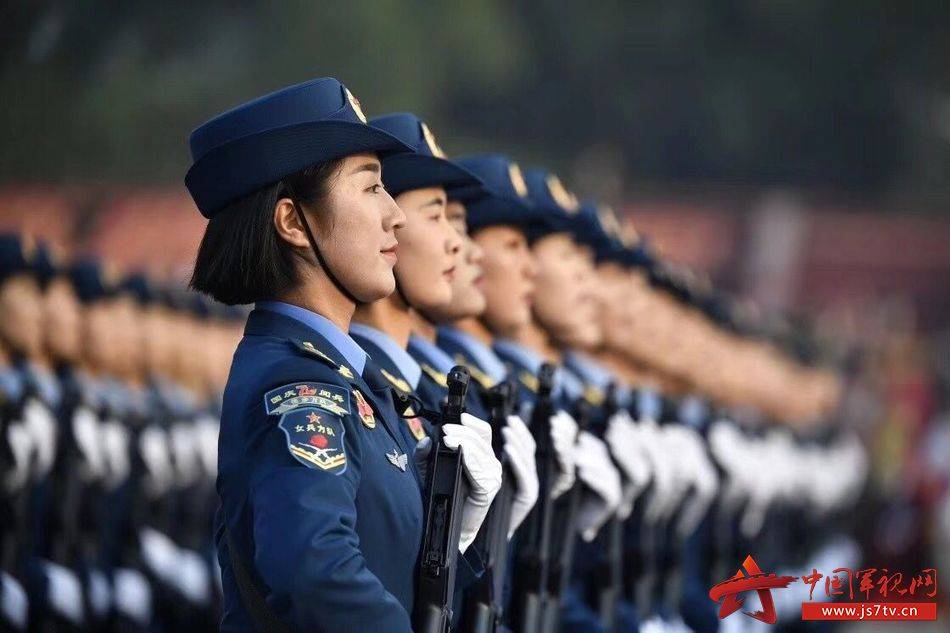 阅兵方阵与蓝桥杯，展现科技力量与智慧精神的结合，阅兵方阵与蓝桥杯，科技智慧交相辉映，展现力量与精神的融合