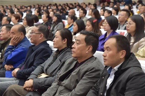 杜乃华，一位引领时代的杰出人物，杜乃华，时代引领者的杰出风采