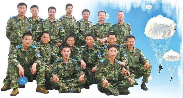 中国空降兵15军图片，展现英勇无畏的军魂风采，中国空降兵15军英勇风采展现无畏军魂图片集