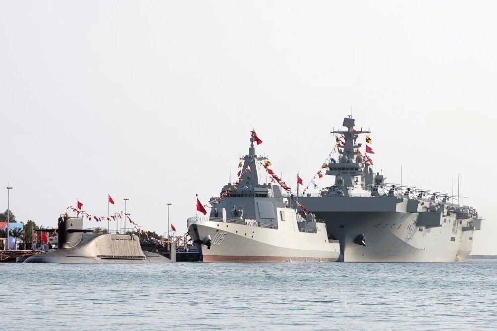 海军三型主战舰艇入列，中国海军力量的崭新篇章，中国海军力量新篇章，三型主战舰艇正式入列