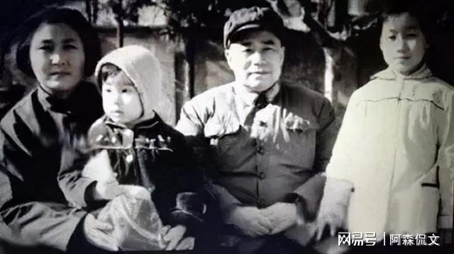 独臂将军丁小军的背后，他的老婆的故事，独臂将军丁小军背后的女人故事