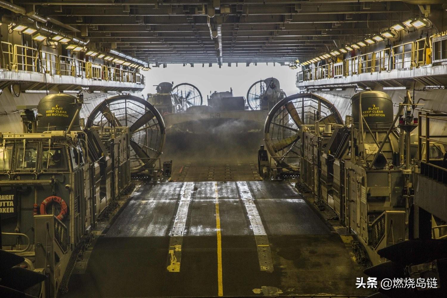 美国黄蜂级两栖攻击舰的尺寸，揭示强大的战斗力与卓越的多功能性，美国黄蜂级两栖攻击舰尺寸揭示，强悍战斗力和多功能性一览