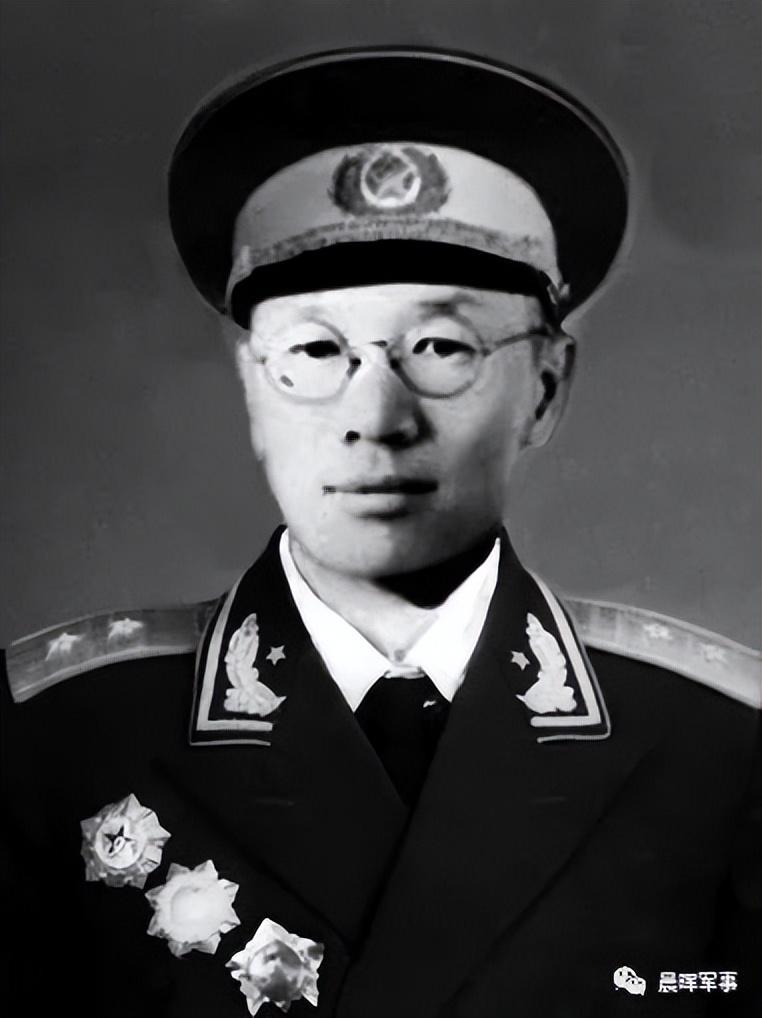 集团军司令员的职责与担当，集团军司令员的职责与担当，战略领航者的核心角色