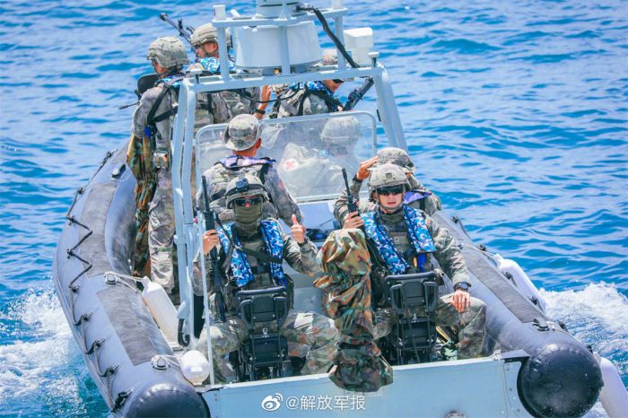 蛟龙突击队日常训练，锻造精英的战斗历程，蛟龙突击队精英锻造之路，日常训练与战斗历程揭秘