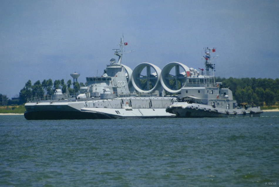 中国海军野牛气垫船，新时代的海上先锋，中国海军野牛气垫船，新时代海上先锋力量亮相海域