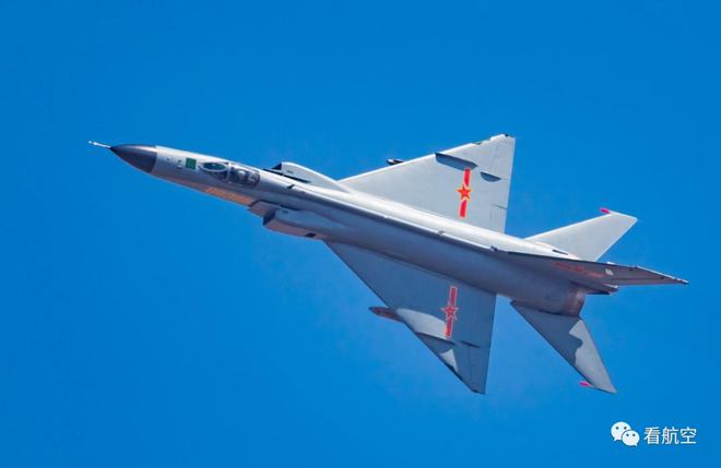 歼八二首飞，中国航空工业的骄傲时刻，歼八二首飞，中国航空工业的辉煌时刻
