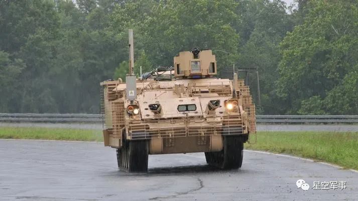 美军现役运兵装甲车，力量与技术的完美结合，美军现役运兵装甲车，力量与技术的巅峰融合