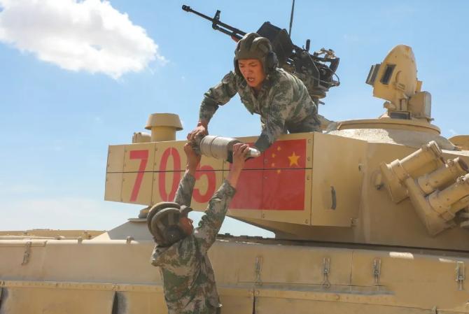 中国96式主战坦克，钢铁巨人的卓越长力，中国96式主战坦克，钢铁巨人的卓越战力