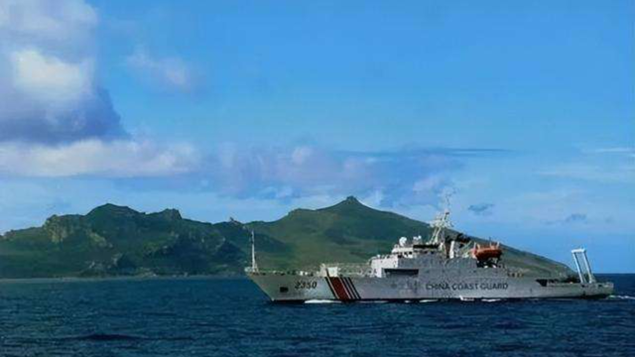 中国海警在钓鱼岛领海巡航，坚定维护国家主权与海洋权益，中国海警在钓鱼岛领海坚定巡航，捍卫国家主权与海洋权益