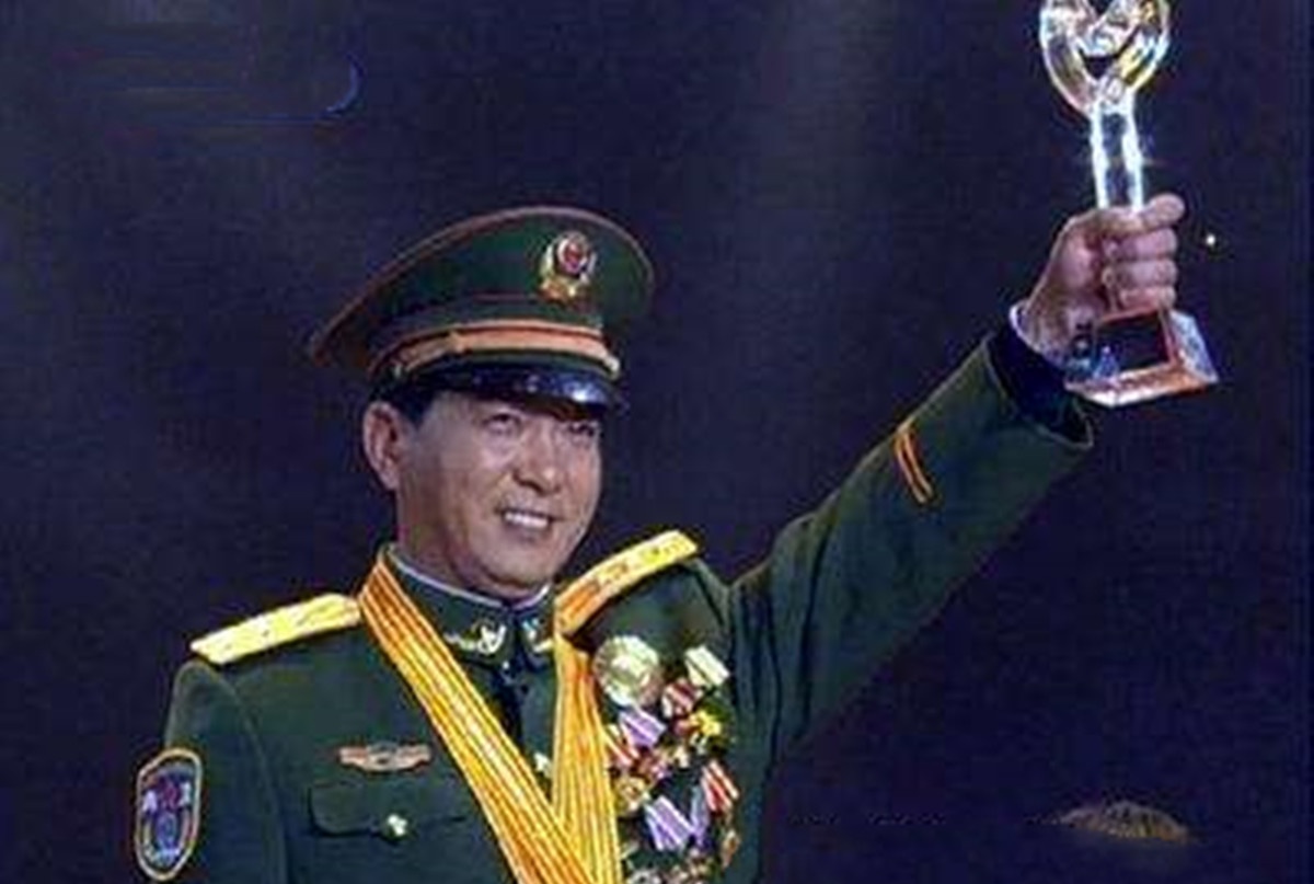 丁晓兵妻子是电影里的人物吗？——探寻现实与银幕的交融，丁晓兵妻子是现实人物还是电影角色？探寻真实与银幕之间的界限