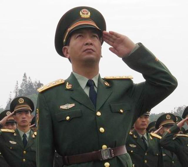 独臂将军丁晓兵，英勇无畏的传奇人生，独臂将军丁晓兵，英勇无畏的传奇人生之路