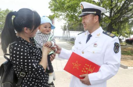 泉州舰真实视频，展现中国海军力量的生动写照，泉州舰实拍视频，中国海军力量的震撼展示