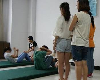 女兵入伍体检经历，挑战与成长，女兵入伍体检之旅，挑战与成长的历程