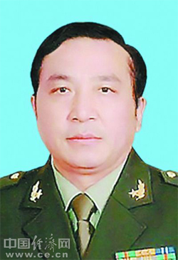 董震少将简历——一位杰出的军事领袖的生平，董震少将生平概览，杰出军事领袖的传奇经历
