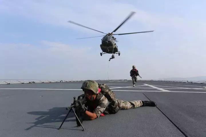 武直10登陆军舰——中国海军现代化建设的里程碑，武直10登陆军舰，中国海军现代化建设的重大突破