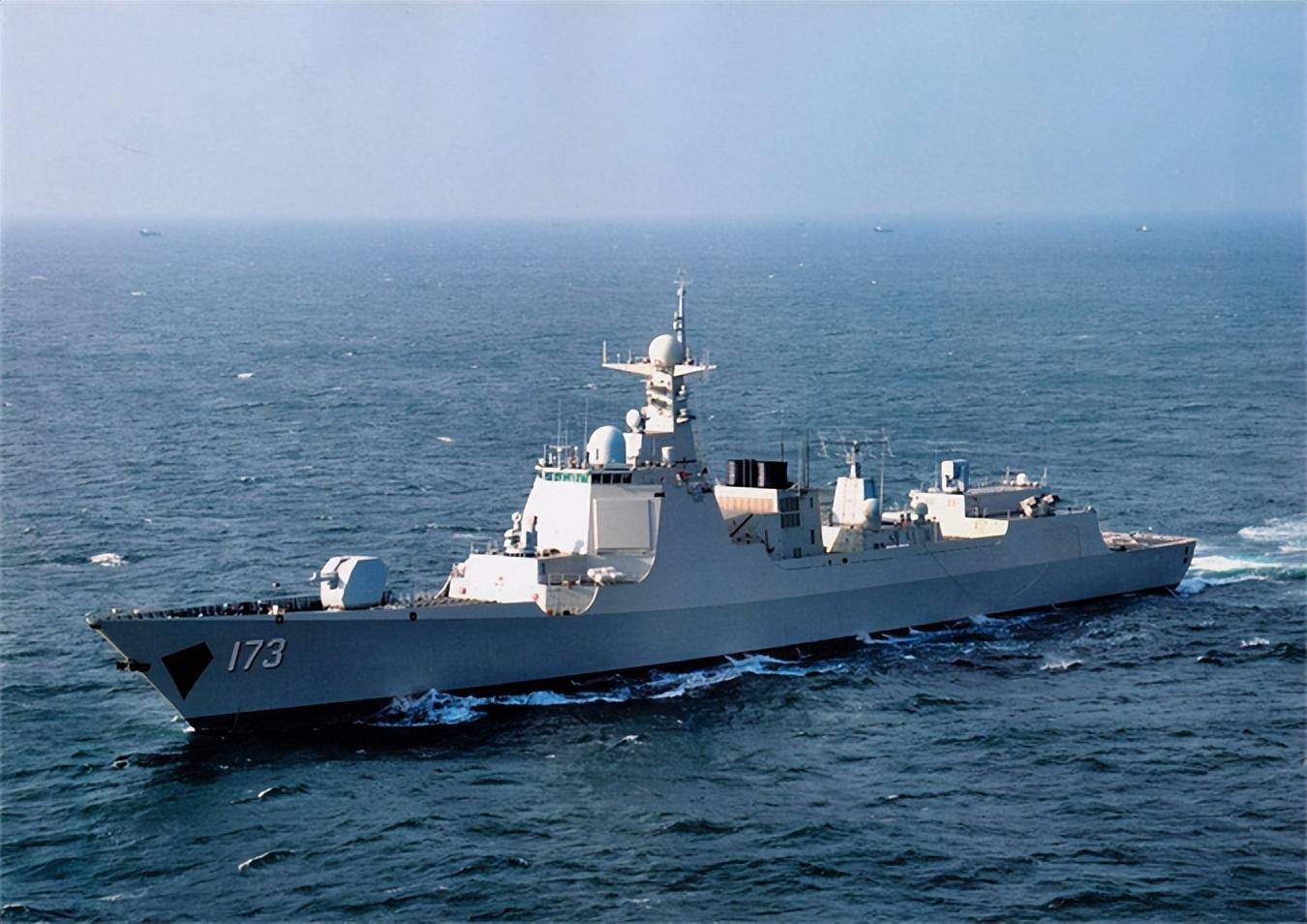 探索中国海军新一代战舰，052步战解析，中国海军新一代战舰揭秘，052步战深度解析