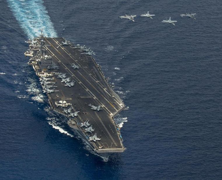 美国航母驶入南海，一段引发国际关注的视频，美国航母驶入南海引发国际关注热议的视频
