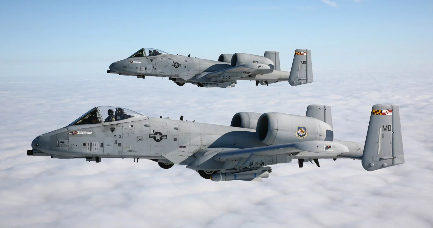 A-10攻击机的耐打能力，坚韧之翼，空中霸主，A-10攻击机，坚韧之翼，空中霸主之耐打能力解析
