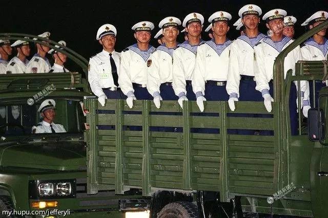 热烈庆祝中国人民解放军驻港部队阅兵盛典——回顾与展望，回顾与展望，中国人民解放军驻港部队阅兵盛典庆祝活动
