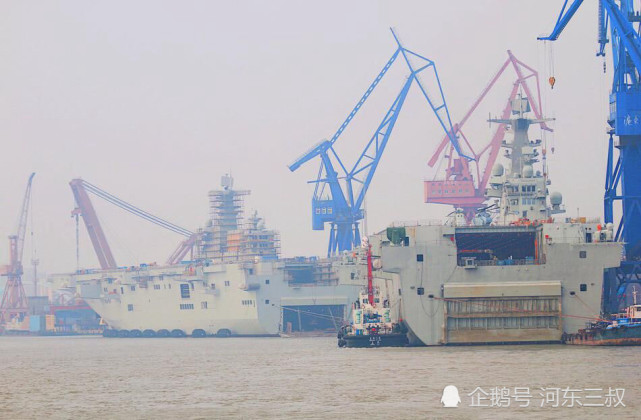 万维视角下的075型两栖攻击舰，力量与智慧的完美结合，万维视角下的075型两栖攻击舰，力量与智慧的融合之舟