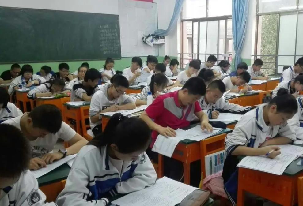 新闻摘抄与解读，聚焦时事热点，探索背后的故事（2022年视角），新闻解读，聚焦时事热点背后的故事（2022年视角）