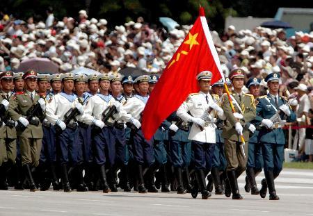 香港回归阅兵士兵倒下，荣耀与坚韧的象征，香港回归阅兵士兵倒下，荣耀与坚韧的见证