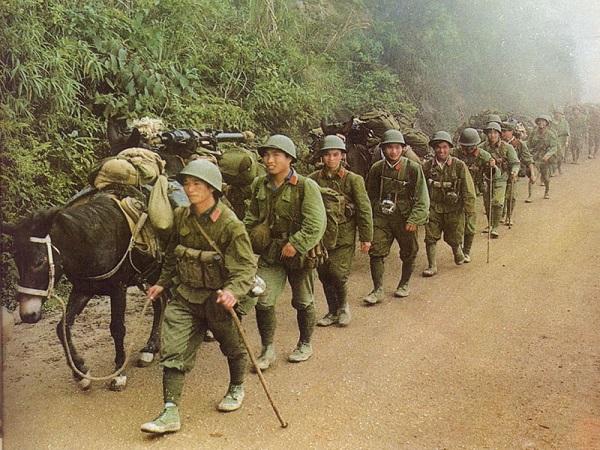 美国士兵自己购买装备的现象探究，美国士兵个人购买装备现象深度探究