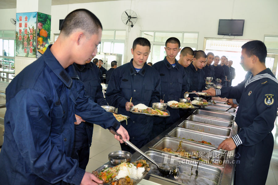 南海舰队2021年新兵，青春热血铸军魂，南海舰队新兵热血铸军魂，青春年华献国防
