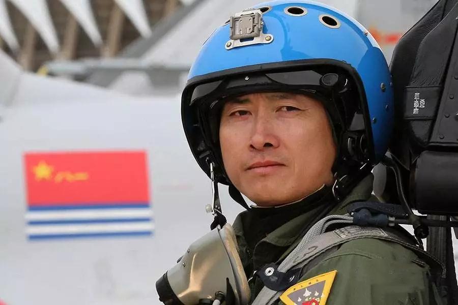 辽宁舰歼-15首次起降，中国海军航空兵力量的里程碑事件，辽宁舰歼-15首次起降，海军航空兵力量的重大里程碑事件