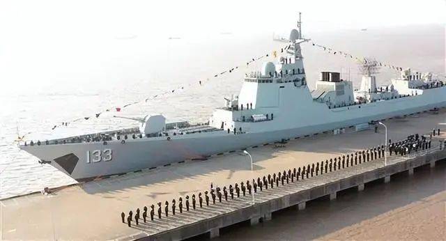 探究中国海军的杰出代表，052C型驱逐舰的满载排水量，中国海军杰出代表，揭秘052C型驱逐舰满载排水量之谜