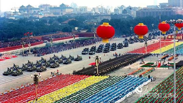 阅兵方队走过天安门，几分钟的荣耀与力量展现，阅兵方队荣耀时刻，力量展现天安门之下