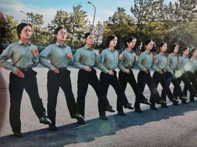 国庆阅兵方队介绍词，荣耀与力量的展现，国庆阅兵方队荣耀与力量的展现，荣耀瞬间，力量彰显