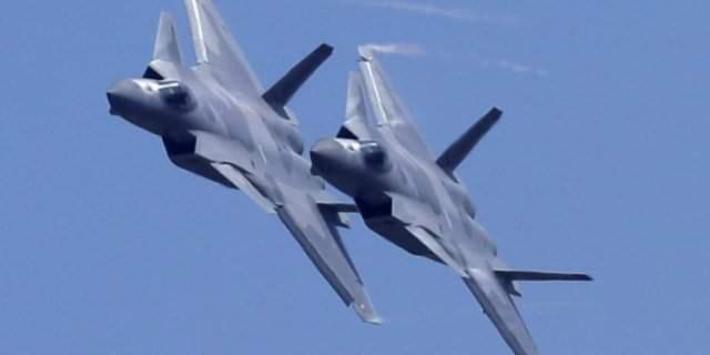 歼-20飞机图片，探索中国新一代空中力量的风采，中国新一代空中力量风采，歼-20飞机图片展示