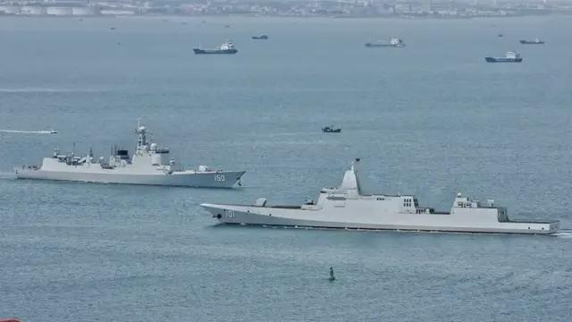 中国海军的新篇章，055型驱逐舰发射鹰击-21反舰导弹，中国海军新篇章，055型驱逐舰试射鹰击-21反舰导弹