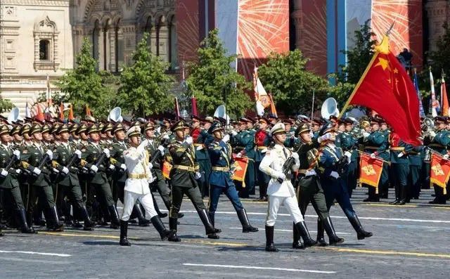 中国人民解放军参加俄罗斯阅兵，跨越国界的军事友谊与共同责任，中俄军事友谊的见证，中国人民解放军参加俄罗斯阅兵，共筑跨越国界的共同责任