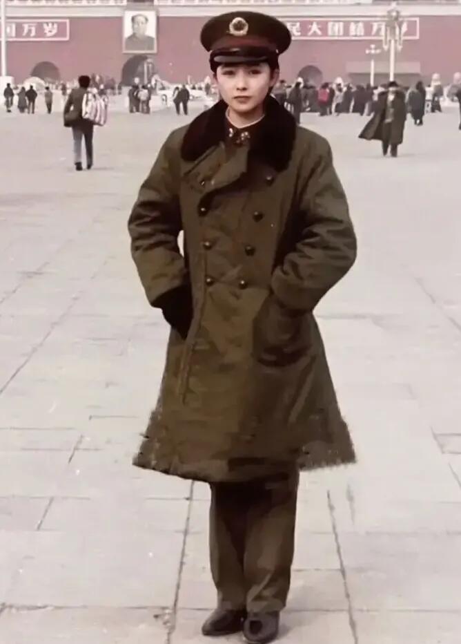 中国女兵，图片中的美丽与力量，中国女兵的美丽与力量，图片展现风采