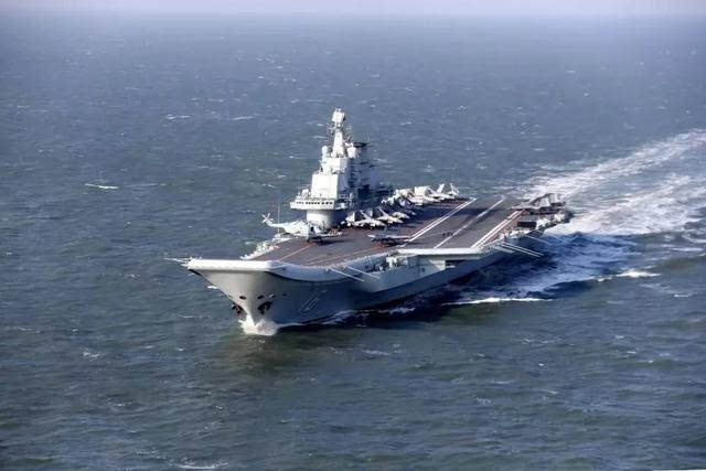辽宁第一艘航母，中国海军新时代的里程碑，辽宁首艘航母，中国海军新时代的起航点