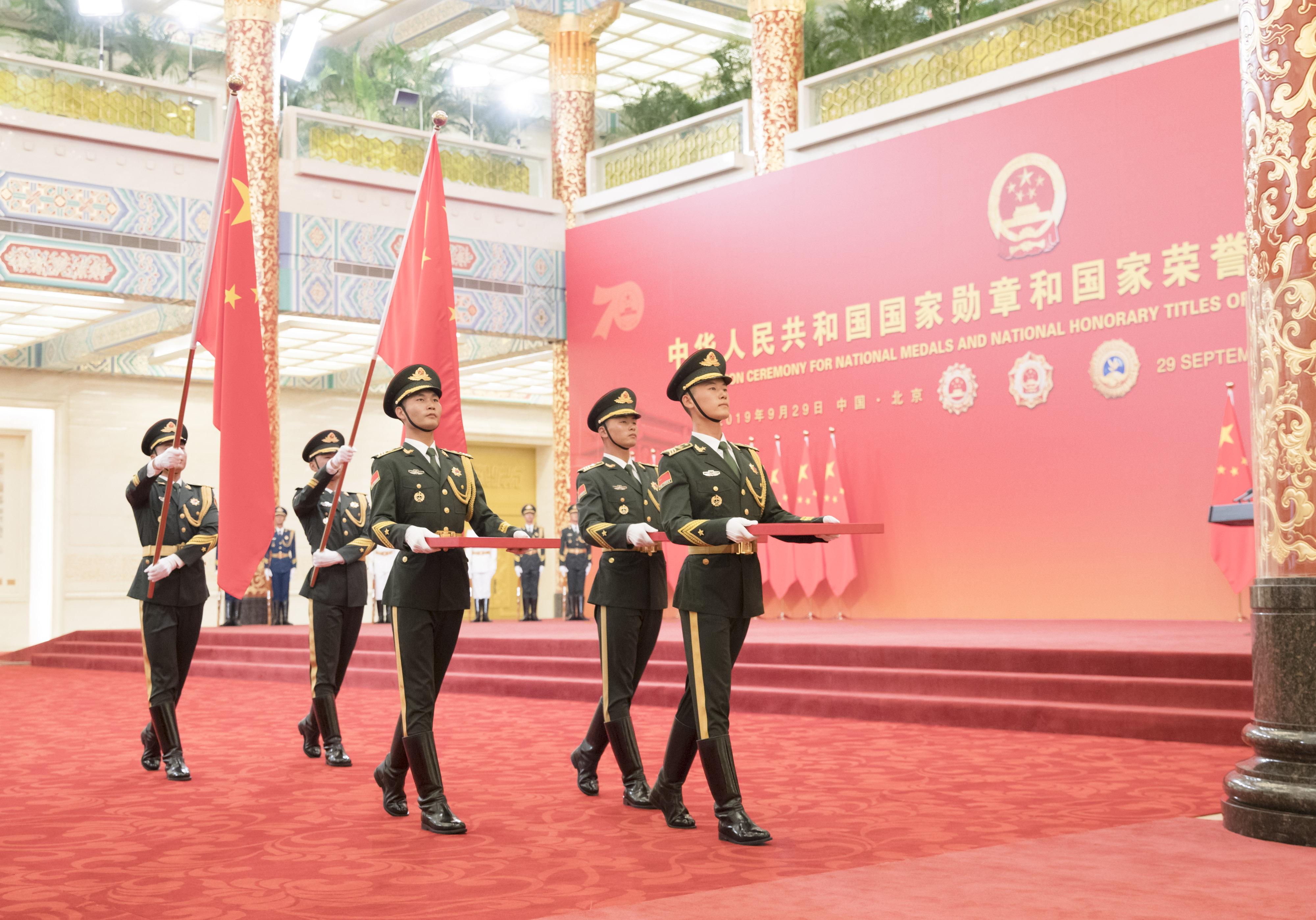 中国礼兵图片，传统与现代的交融，中国传统与现代交融的礼兵图片展示