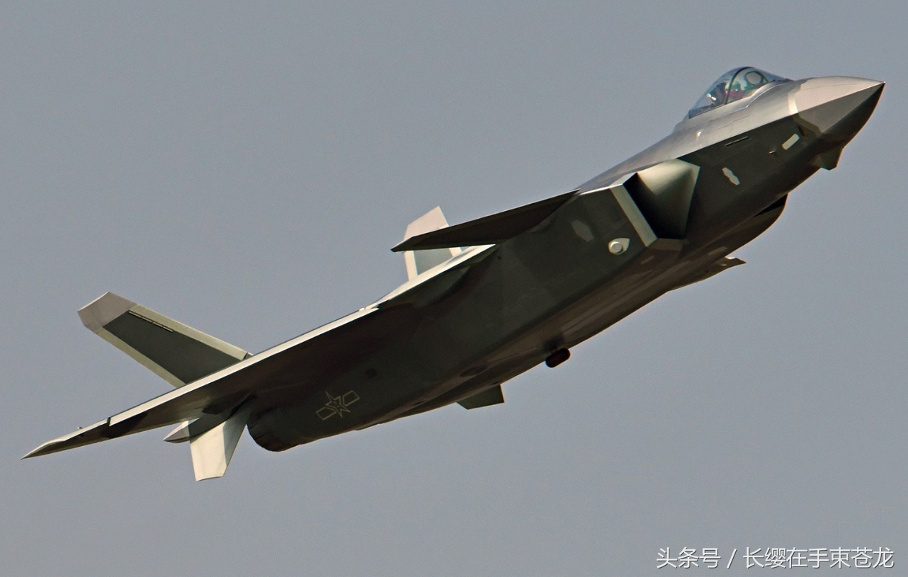 歼-20与鹰击-18，空中力量的完美结合，歼-20与鹰击-18，空中力量的巅峰组合