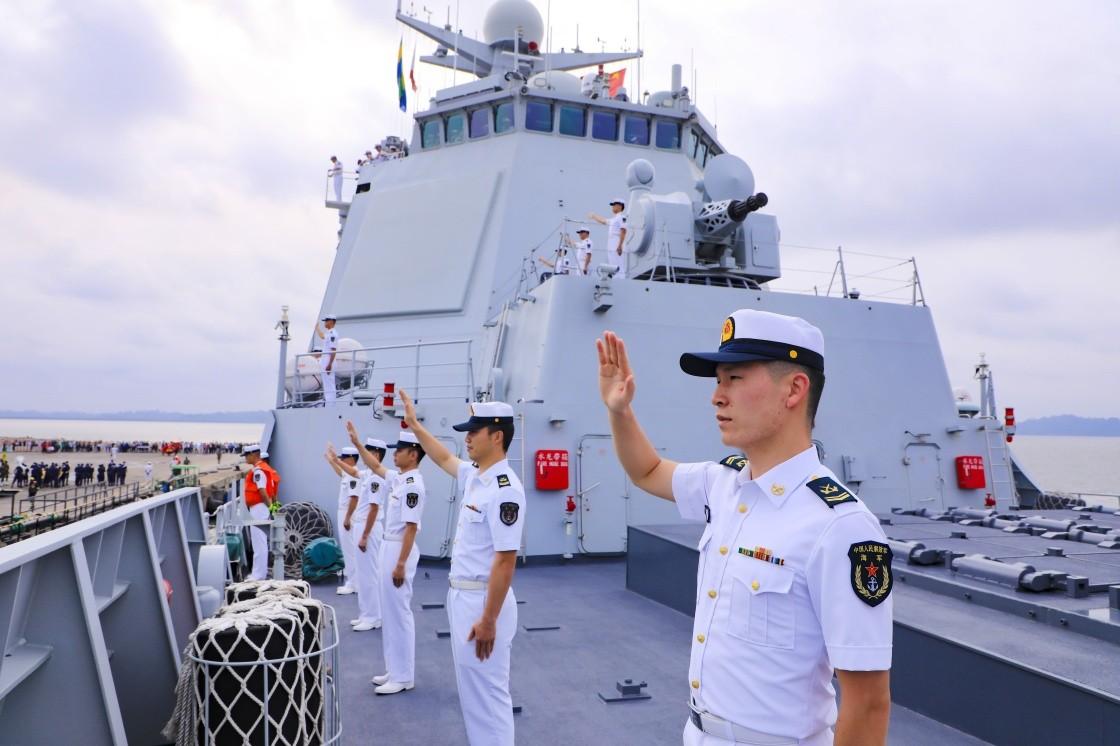 南宁舰下水，中国海军力量再添新篇章，南宁舰下水，中国海军力量迈入新篇章