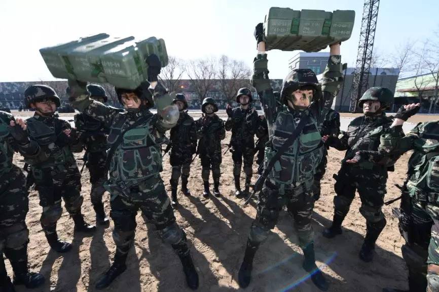 中国女特种兵实战，挑战极限，展现巾帼英雄本色，中国女特种兵实战挑战极限，巾帼英雄展现本色风采