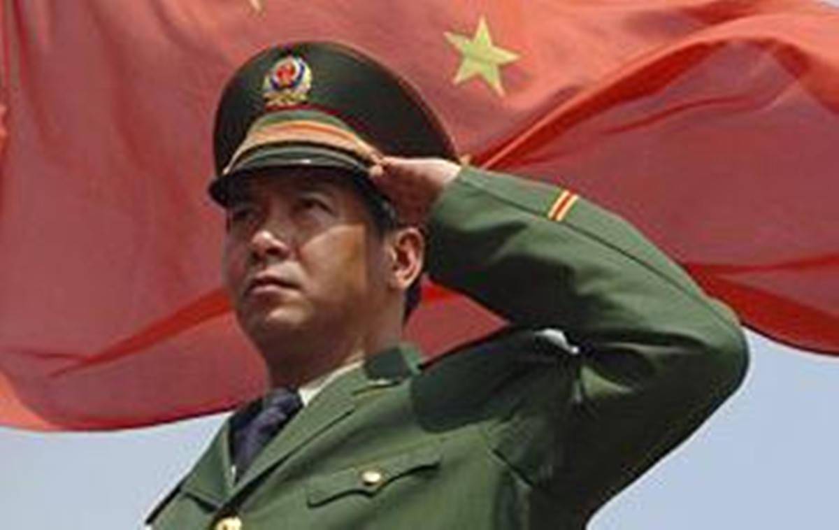 独臂英雄丁晓兵简介，独臂英雄丁晓兵，不屈的战士简介