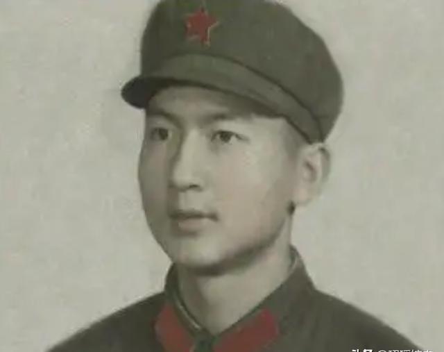 参加胜利日大阅兵，军旗队展现十方面军的荣耀时刻，胜利日大阅兵，军旗队展现十方面军荣耀瞬间
