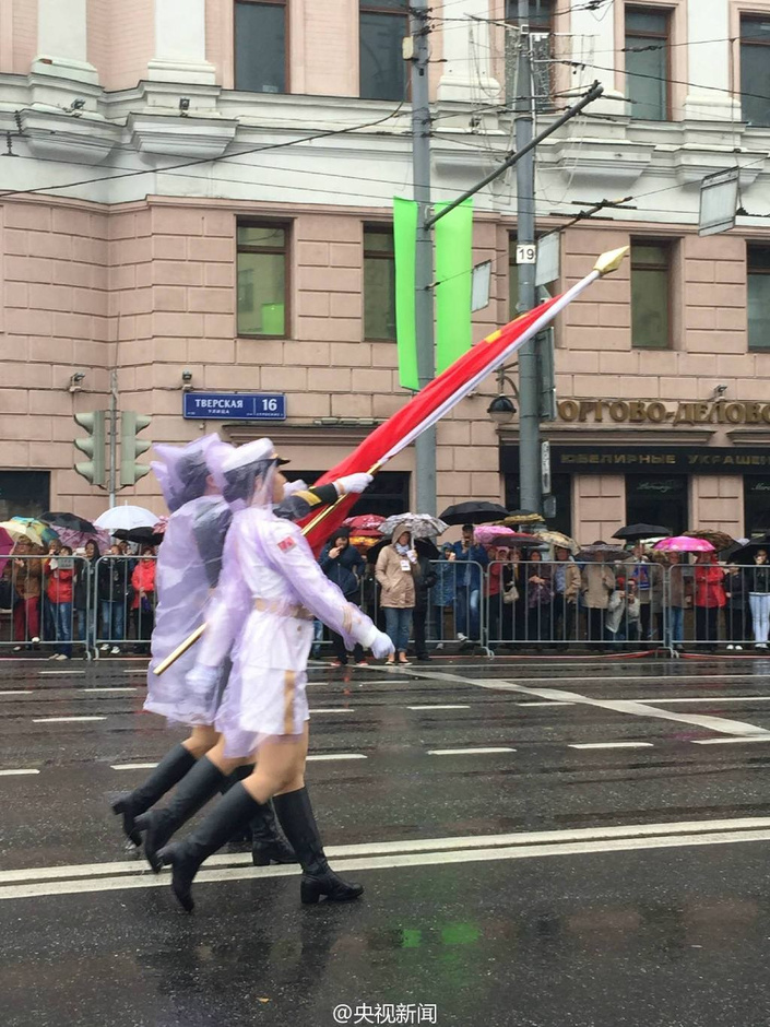 中国女兵仪仗队亮相莫斯科，展现新时代巾帼英雄风采，中国女兵仪仗队在莫斯科展现新时代巾帼英雄风采
