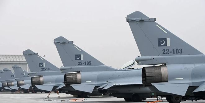 歼-10战斗机与巴基斯坦，空中力量的紧密纽带，歼-10战斗机与巴基斯坦，空中力量的紧密合作纽带